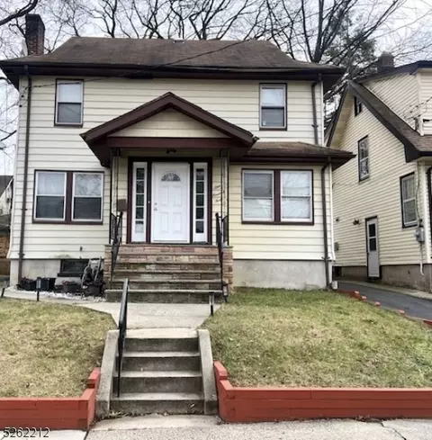 138 Oakland Ter, Newark, NJ 07106