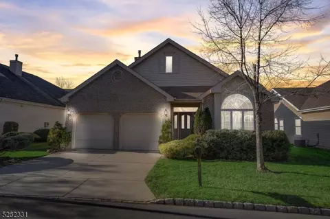 6 Brighton Ct, Monroe Township, NJ 08831