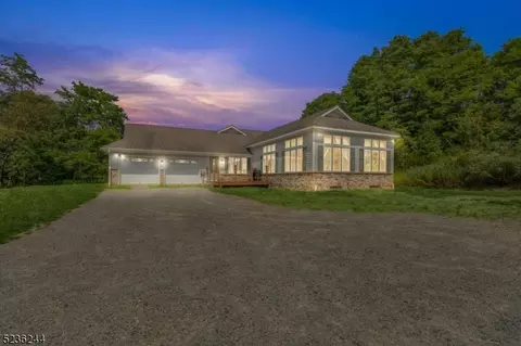 176 Mountain Rd, Hamburg, NJ 07419