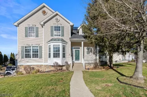 196 Winding Hill Dr, Hackettstown, NJ 07840
