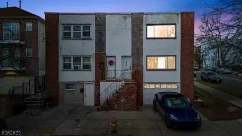 702 N 5th St, Newark, NJ 07107