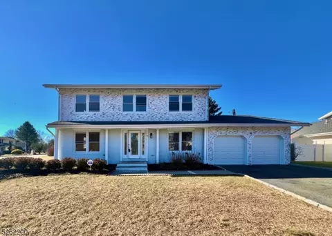 4 Amherst Ct, Wayne, NJ 07470