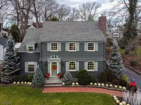 32 Canterbury Ln, Westfield, NJ 07090