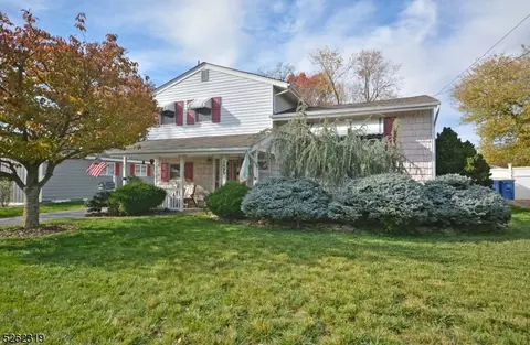 105 Brentwood Rd, Raritan, NJ 08869