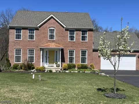 14 Emerald Dr, Hamburg, NJ 07419