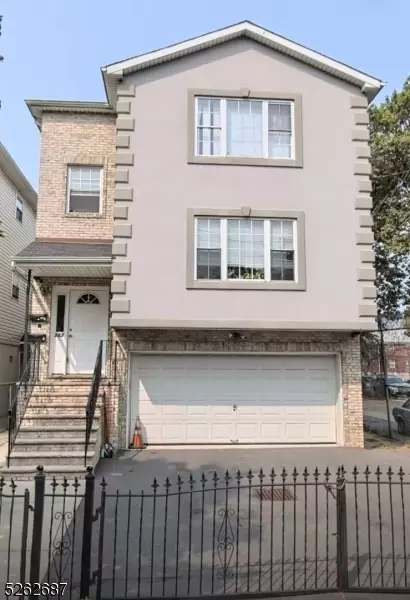 582 3rd St, Newark, NJ 07107