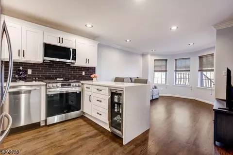 15 Jefferson Ave #3F, Jersey City, NJ 07306