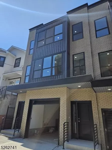 98 Montgomery St, Paterson, NJ 07501
