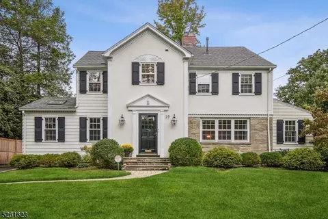 19 Park Cir, Millburn Twp, NJ 07078