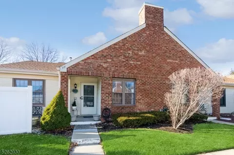 77 Whitehead Ln, East Brunswick, NJ 08816