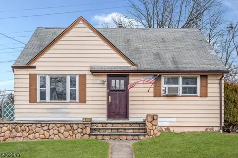 54 Sycamore Dr, Belleville, NJ 07109