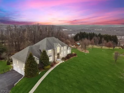 9 Dagmar Dale Dr, Sussex, NJ 07461