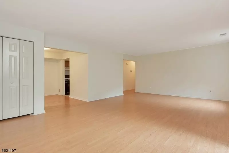 218 Vista Dr 218, Cedar Knolls, NJ 07927 18 Photos Movoto