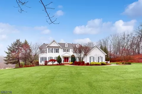 4 Middlesworth Farm Rd, Washington Twp, NJ 07853