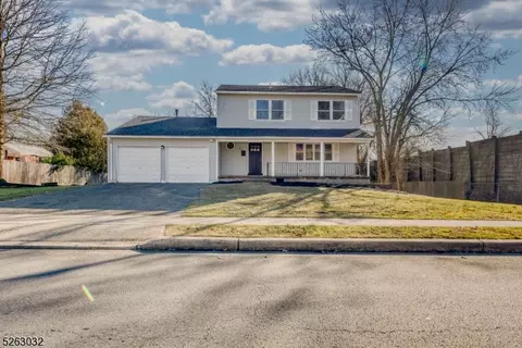 61 Old Stage Rd, Spotswood, NJ 08884