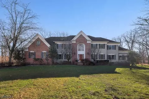 160 Oakwood Rd, Watchung, NJ 07069