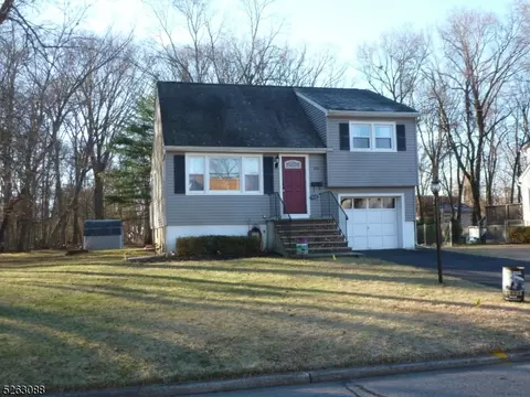 65 Roosevelt St, Pequannock Twp, NJ 07440