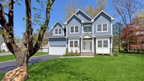 14 Clover Ln, Livingston, NJ 07039