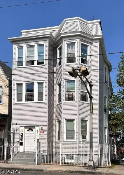 439 S 15th St #3, Newark, NJ 07103
