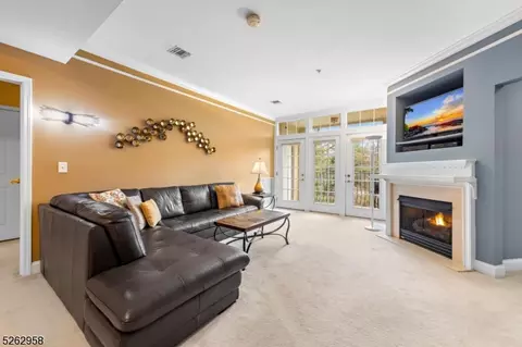 7103 Ravenscroft Rd #103, Clifton, NJ 07013