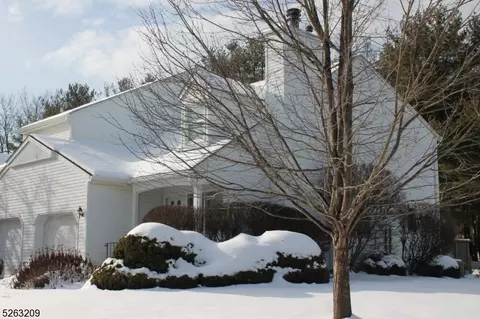 87 Carriage Ln, Newton, NJ 07860