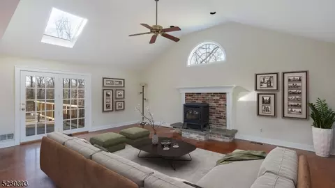 1 Conklin Ln, Warren, NJ 07059