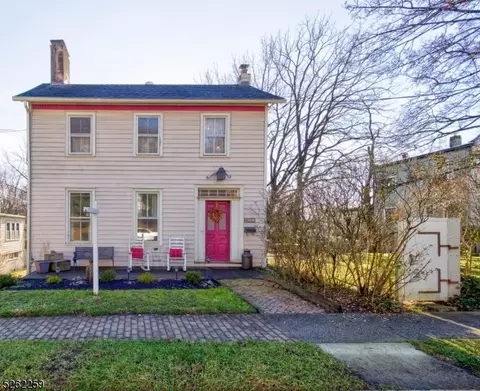 35 W Main St, Clinton, NJ 08809