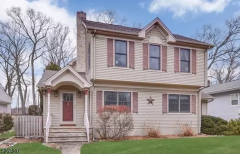 55 Demarest Ave, Oakland, NJ 07436