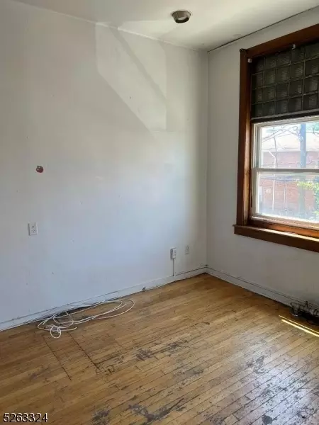 70 69th St, Guttenberg, NJ 07093