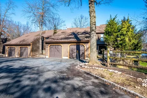 96 Heather Ct, Edison, NJ 08820