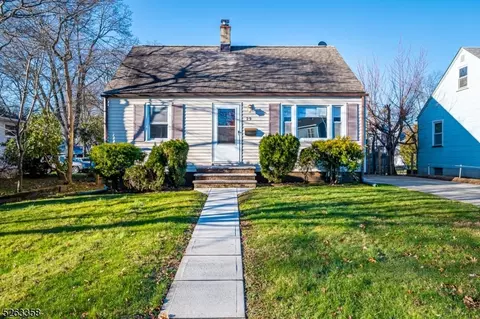 29 Grove Ave, Metuchen, NJ 08840