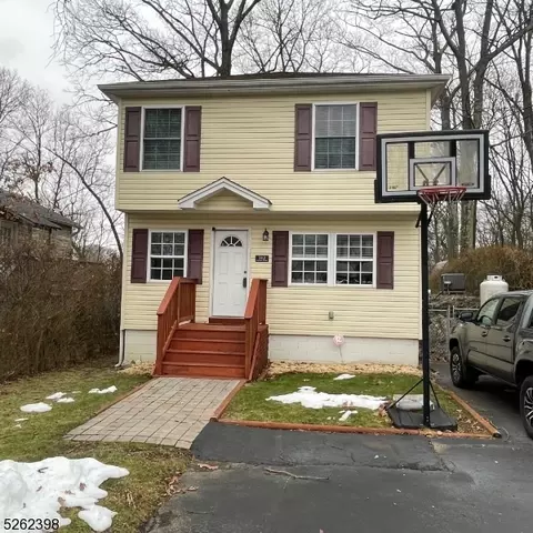 312 Elmira Trl, Hopatcong, NJ 07843