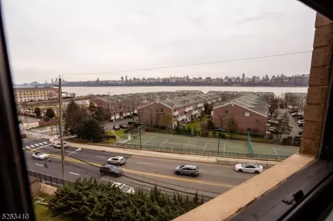 7002 Blvd #6B, Guttenberg Town, NJ 07093