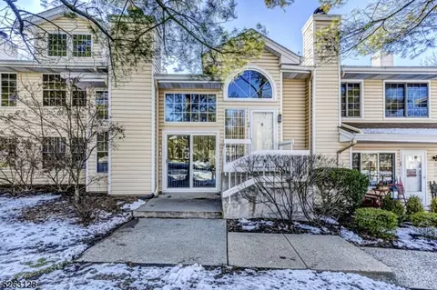 29 Foxwood Ct, Bedminster, NJ 07921