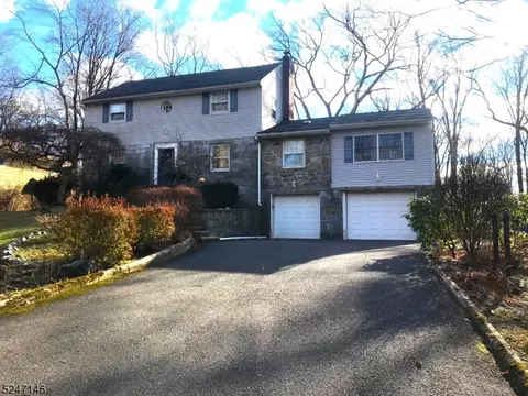 31 Mountainside Dr, Wayne, NJ 07470