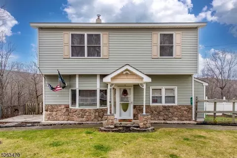 17 Glen Ave, Hardyston, NJ 07460