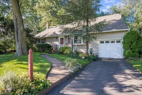 66 E Gramercy Pl, Glen Rock, NJ 07452