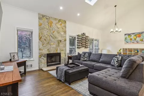 5 Cummings Cir, West Orange, NJ 07052