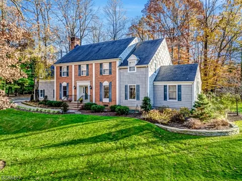 10 Sandalwood Dr, Warren, NJ 07059