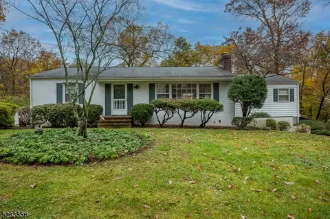 77 Woodstone Rd, Basking Ridge, NJ 07920
