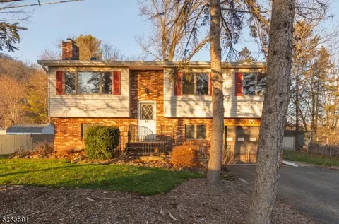 14 Clover Ln, Vernon Twp, NJ 07418