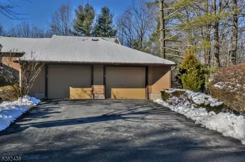 229 Mountain View Dr, Mahwah, NJ 07430