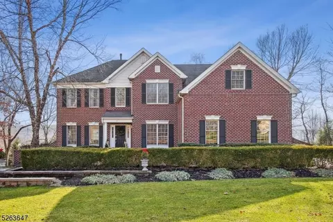 8 Steeplechase, Franklin Twp, NJ 08802