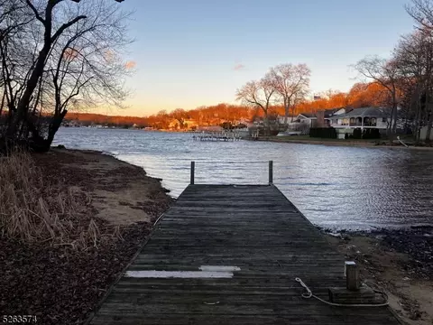 7 Wild Way, Lake Hopatcong, NJ 07849