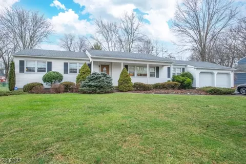 32 Bordeaux Dr, Parsippany-troy Hills Twp, NJ 07054