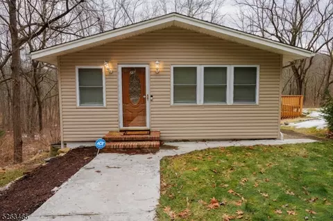 75 Lafayette Rd, Sparta, NJ 07871