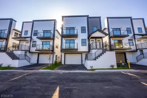 762 Seaport Dr, Elizabeth, NJ 07201