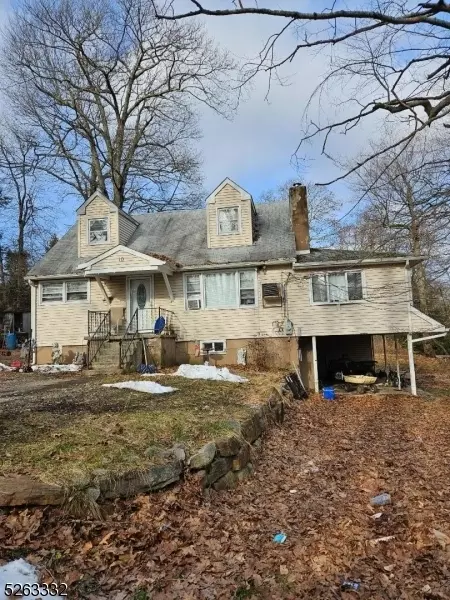 10 Bayhead Rd, West Milford Twp, NJ 07421