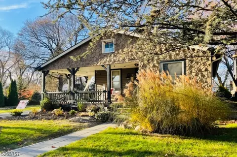 22 Stonewald Rd, Mount Olive, NJ 07828