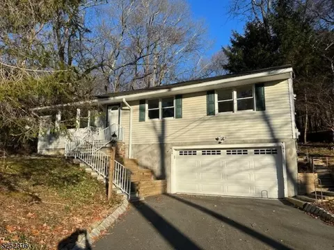 9 Old Bilby Rd, Hackettstown, NJ 07840